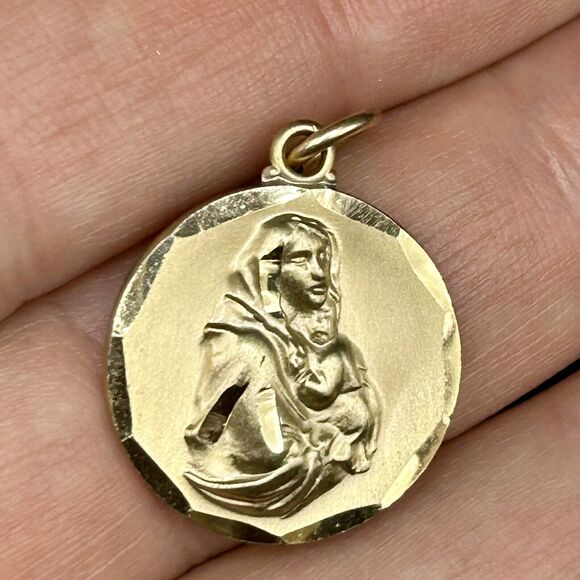 Vintage Madonna and Child Pendant Market Sterling Chapel Mary Religious Medal - Picture 4 of 5